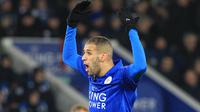 Penyerang asal Algeria, Islam Slimani akhirnya memutuskan meninggalkan Leicester City dan bergabung dengan Newcastle United dengan nilai transfer sebesar 30 juta pound sterling. (AFP/Lindsey Parnaby)