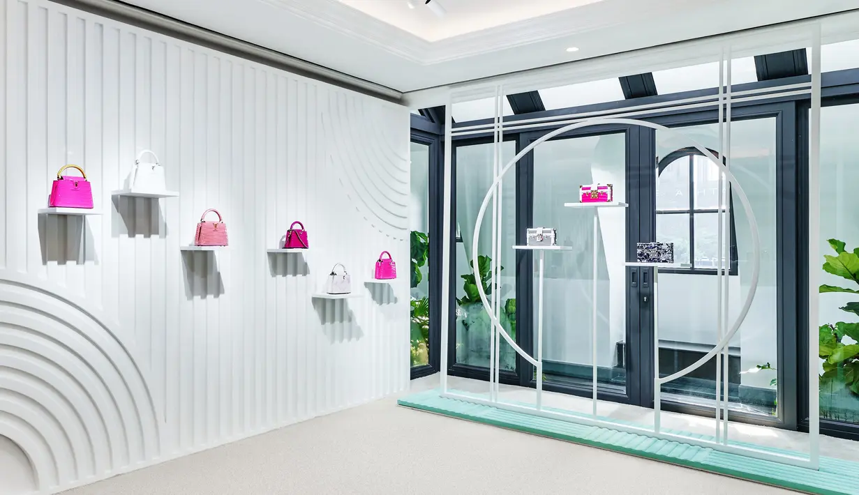 Louis Vuitton Exotic Collection kali ini tersedia dari Petite Malle Bag hingga Capucines Bag.