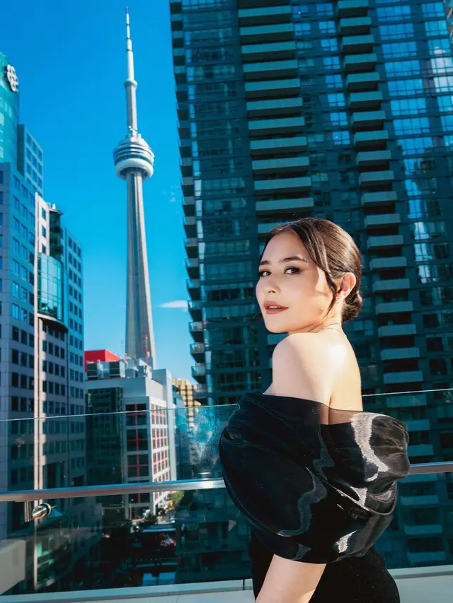 Tampil Menawan, Ini 7 Potret Prilly Latuconsina dalam TIFF 2023 di Kanada