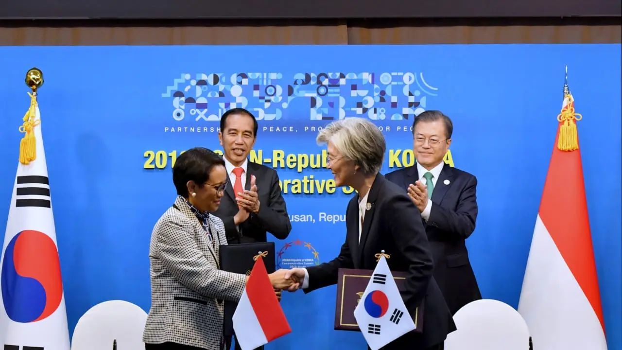 Presiden Joko Widodo atau Jokowi mengadakan pertemuan bilateral dengan Presiden Korea Selatan Moon Jae-in di Hotel Westin, Senin (25/11/2019)