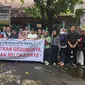 Orang tua siswa bersama kuasa hukum menolak relokasi SDN Pondok Cina 1 di Jalan Raya Margonda, Kota Depok. (Liputan6.com/Dicky Agung Prihanto)