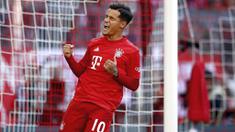 Gelandang Bayern Munchen, Philippe Coutinho, melakukan selebrasi usai membobol gawang Koln pada laga Bundesliga di Allianz Arena, Sabtu (21/9/2019). Bayern Munchen menang 4-0 atas Koln. (AP/Matthias Schrader)