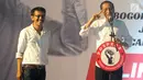Calon Presiden nomor urut 1 Joko Widodo bersama Politisi PDI-P Adian Napitupulu memberikan sambutan pada acara deklarasi dukungan 7.000 relawan di Kawasan Pergudangan Olympic Bogorindo Sentul, Bogor, Jawa Barat, Selasa (27/11). (merdeka.com/Arie Basuki)