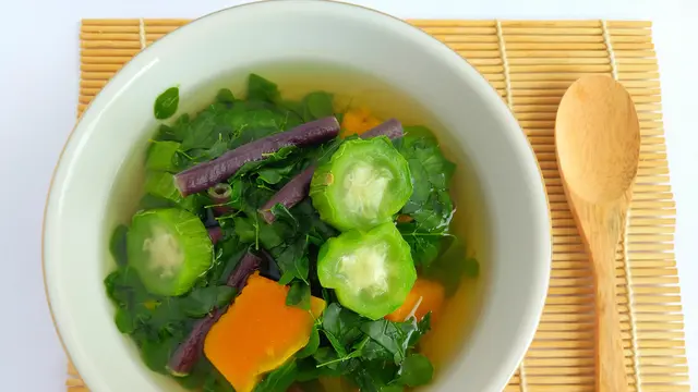 sayur bening oyong daun kelor