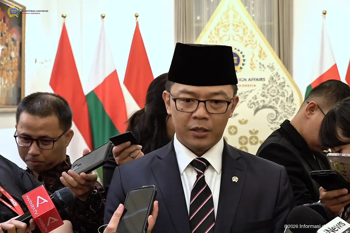Menteri Luar Negeri Sugiono