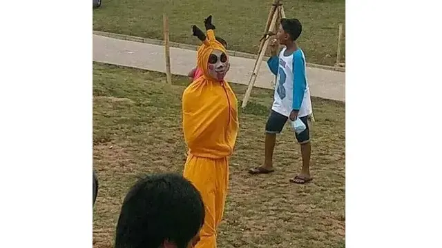 6 Potret Cosplay di Tempat Umum Ini Bikin Tepuk Jidat