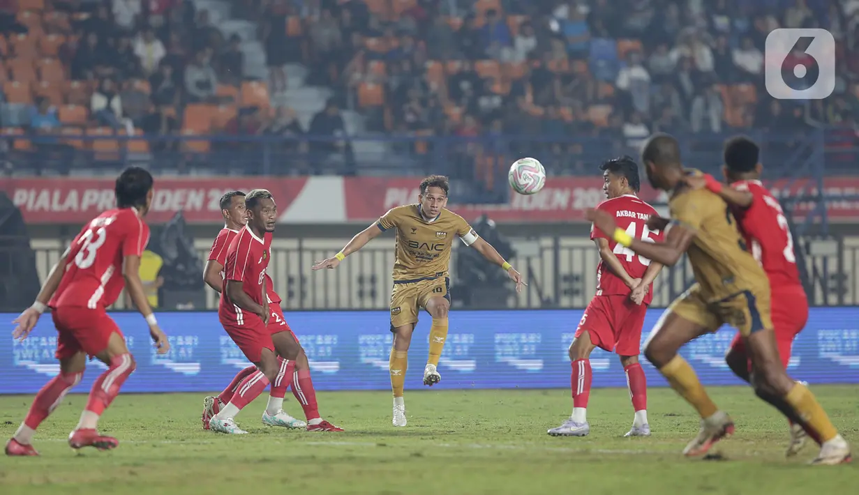 Laga babak pertama ditutup dengan skor imbang 0-0. (Liputan6.com/Helmi Fithriansyah)