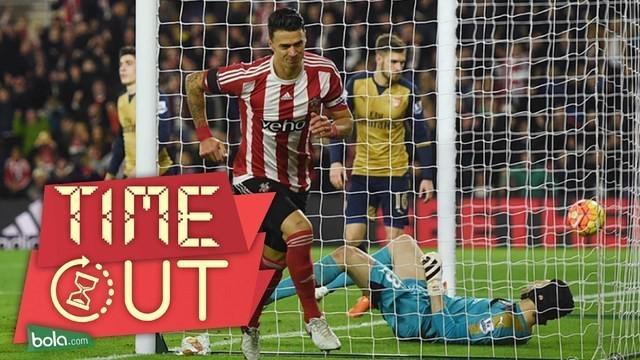 Arsenal mengalami kekalahan 0-4 dari Southampton pada lanjutan pekan ke-18 Premier League di St. Mary's, Southampton, Minggu (27/12/2015).