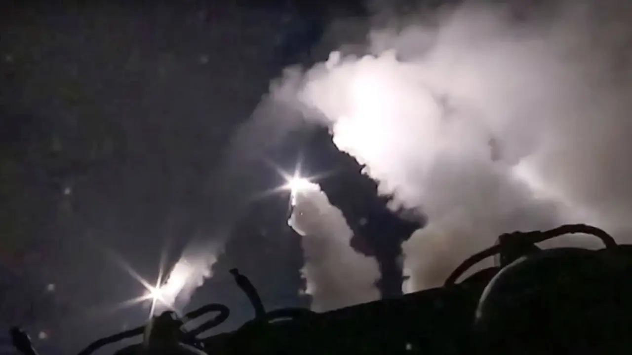 Detik-detik Rusia Luncurkan Misil Ke Suriah