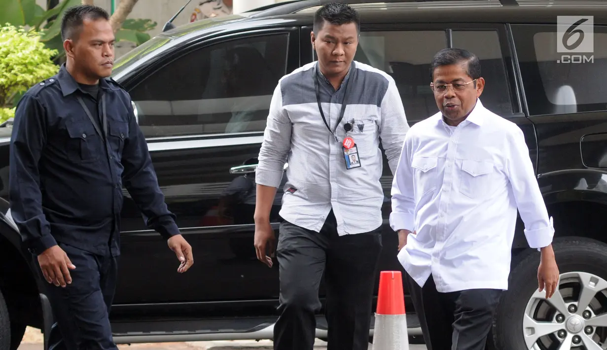 Menteri Sosial, Idrus Marham tiba di Gedung KPK untuk menjalani pemeriksaan, Jakarta, Kamis (26/7). Idrus akan diperiksa sebagai saksi untuk tersangka Johannes Budisutrisno Kotjo terkait kasus dugaan suap PLTU Riau-1. (Merdeka.com/Dwi Narwoko)