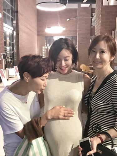 Pesona Jun Ji Hyun Dan 5 Artis Korea Saat Hamil Sepanjang 2017 News Entertainment Fimela Com