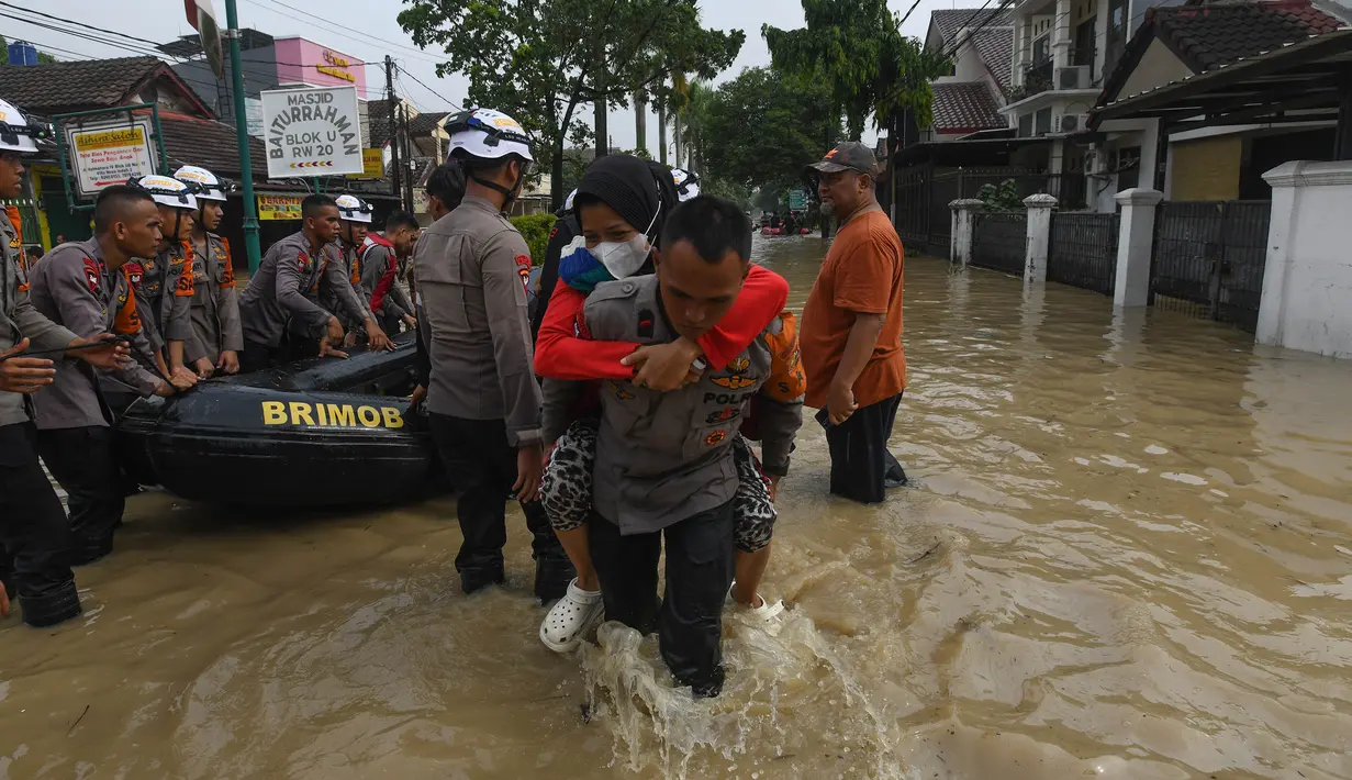 Banjir juga merendam ratusan rumah warga yang ada di kawasan Perumahan Vila Nusa Indah 3. (merdeka.com/Arie Basuki)