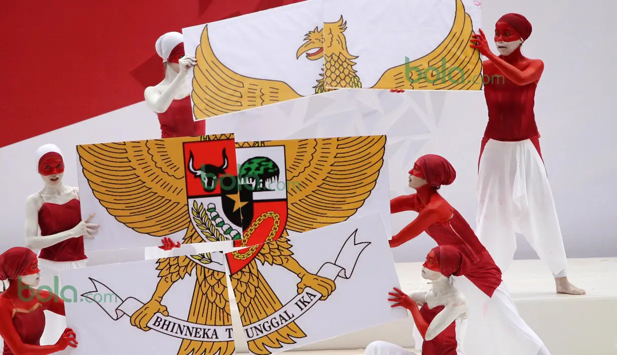 Mencari solusi untuk merekatkan sepak bola Indonesia yang terpecah masih sebatas impian, harapan dan wacana. (Bola.com/Nicklas Hanoatubun)