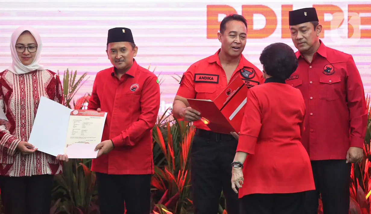 Pengumuman dibarengi dengan penyerahan surat rekomendasi partai untuk maju sebagai calon kepala daerah pada Pemilihan Kepala Daerah 2024. (Liputan6.com/Angga Yuniar)