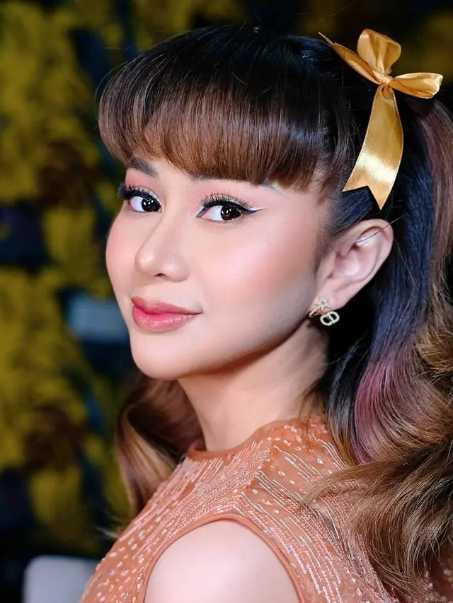 Denise Chariesta (https://www.instagram.com/p/CjYN1LFpRyn/)