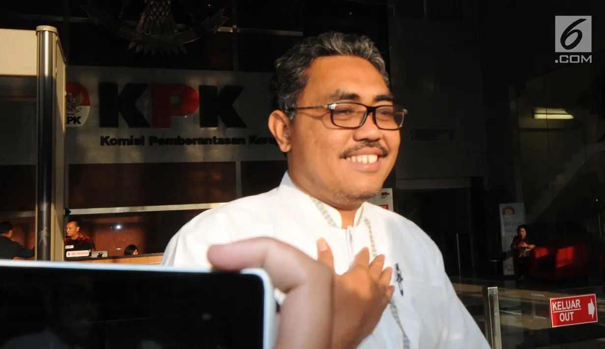 Mantan Wakil Ketua Banggar DPR Jazilul Fawaid usai menjalani pemeriksaan di Gedung KPK, Jakarta, Rabu (13/2). Jazilul diperiksa sebagai saksi untuk tersangka mantan Wakil Ketua DPR Taufik Kurniawan terkait dugaan suap DAK Kebumen. (Merdeka.com/DwiNarwoko)