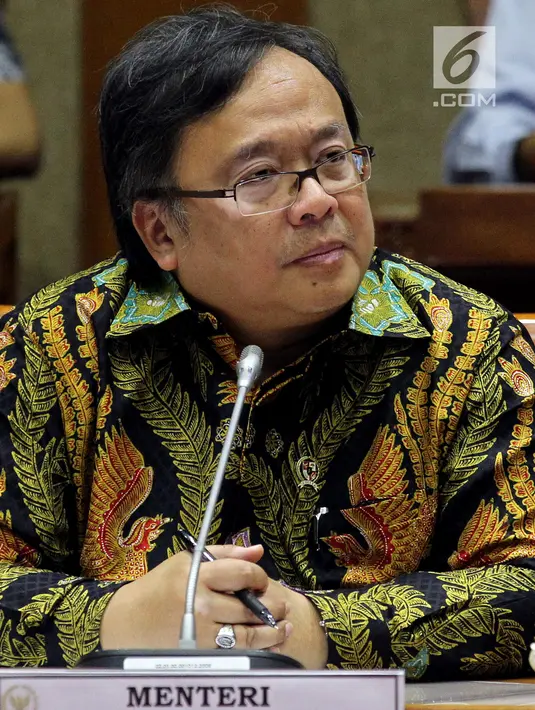 Menteri PPN/Kepala Bappenas Bambang Brodjonegoro mengikuti rapat kerja dengan Komisi XI di Gedung DPR RI, Jakarta, Rabu (19/9). Bambang memaparkan pagu anggaran 2019 untuk Kementerian PPN/Bappenas turun menjadi Rp1,781 triliun. (Liputan6.com/Johan Tallo)