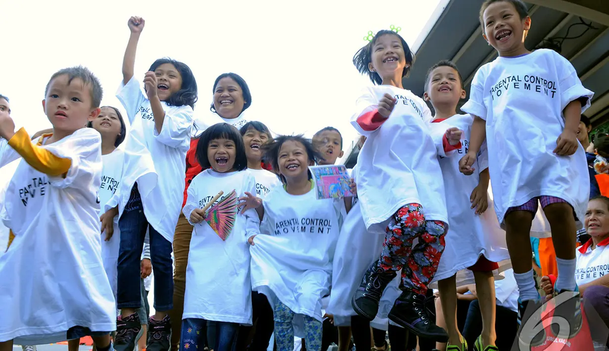 Sejumlah bocah riang gembira di acara "Save Our Children", Jakarta, Minggu (23/11/2014) (Liputan6.com/Faisal R Syam)