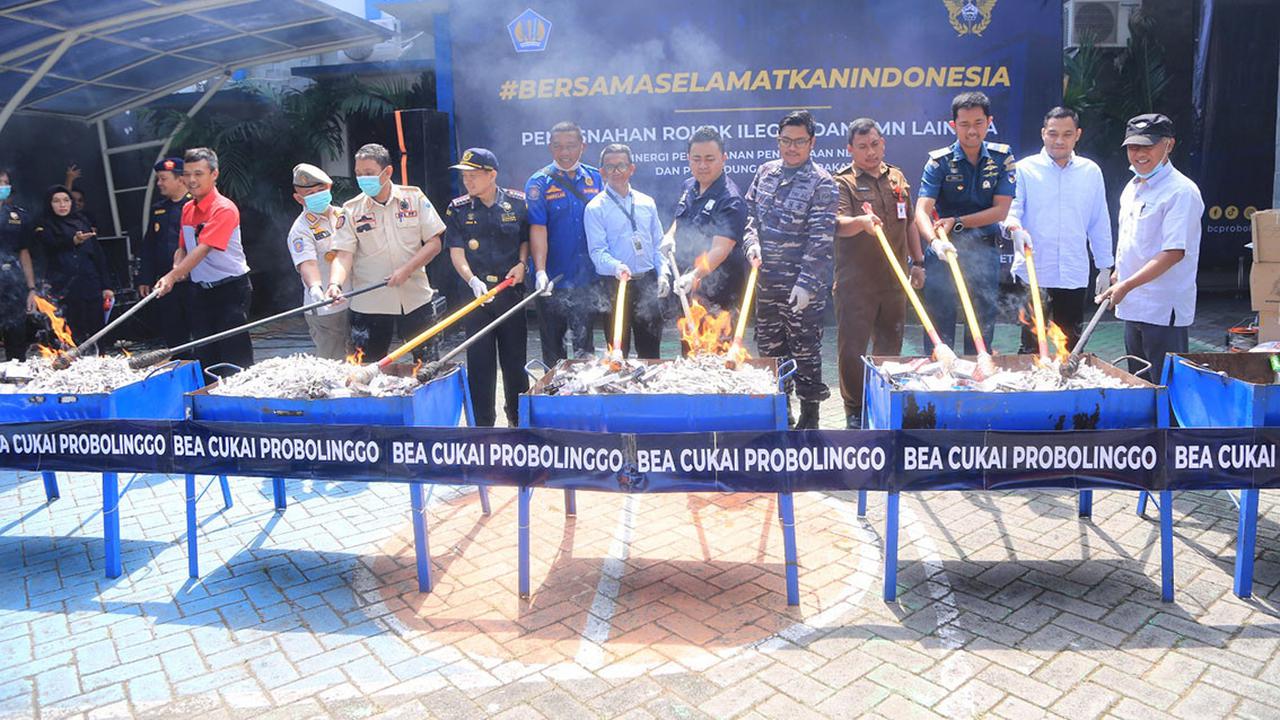 Kantor Bea Cukai Probolinggo musnahkan 1 juta batang rokok ilegal (Istimewa)