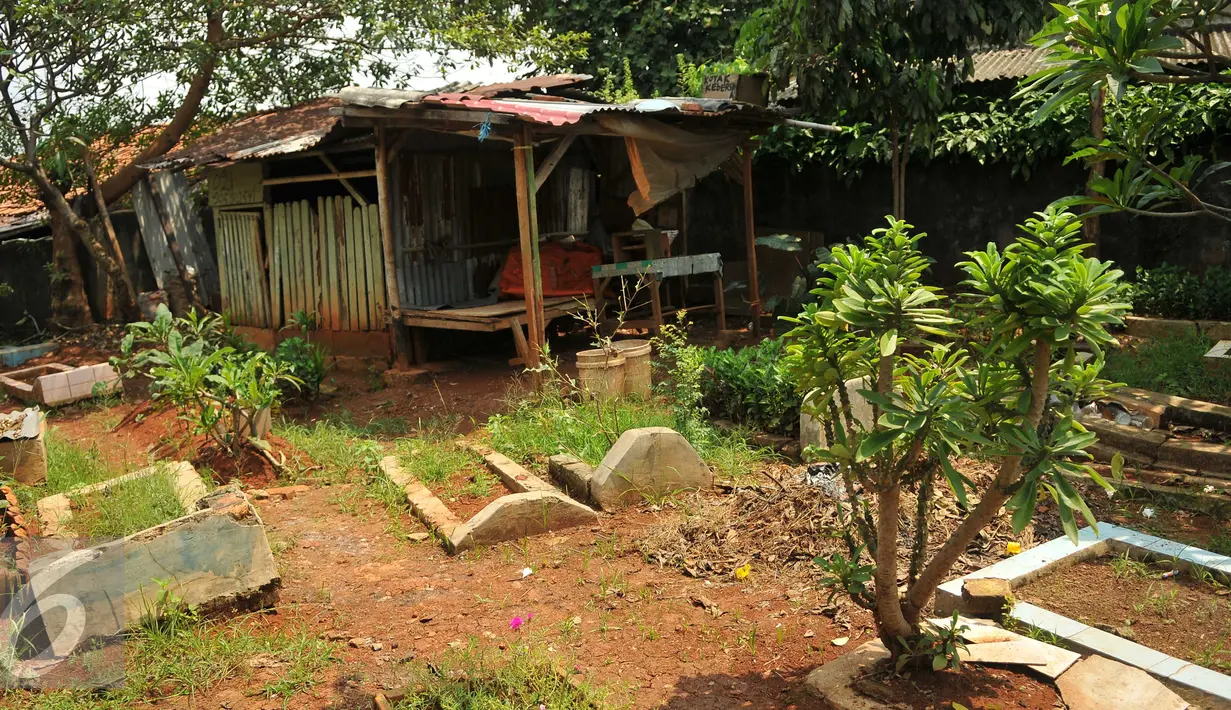 Sebuah gubuk yang sempat menjadi tempat istirahat Ayah Marshanda, Irwan Yusuf di kawasan kuburan kober Bangka IX, Jakarta Selatan, Selasa (29/3). (Liputan6.com/ Gempur M Surya)