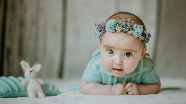 Ilustrasi bayi perempuan