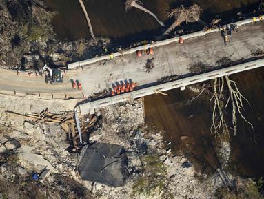 Foto udara menunjukkan kerusakan akibat banjir bandang di sepanjang Sungai Guadalupe, Ingram, Texas, Kamis, 10 Juli 2025. (AP Photo/Gerald Herbert)