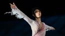 Yuzuru Hanyu merupakan seorang atlet figure skating asal Jepang yang memutuskan untuk pensiun pada Selasa (19/07/2022). (AFP/Anne-Christine Poujoulat)