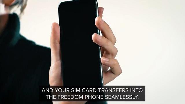 Erik Finman memperkenalkan Freedom Phone (Twitter @erikfinman)