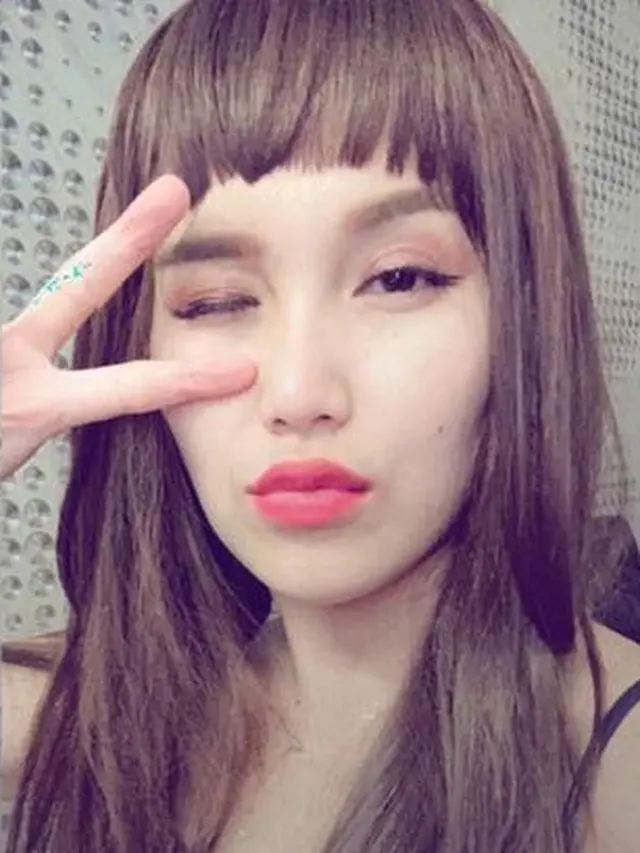 Tampil Bak ABG, Ini 7 Gaya Ayu Ting Ting Berponi yang Menuai Banyak Sorotan