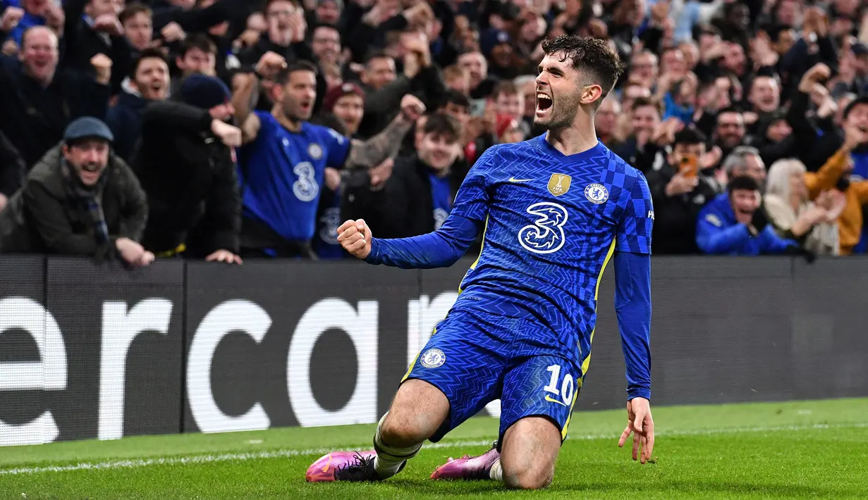 Meski sudah dibeli pada 2019 lalu, Christian Pulisic masih bertahan di Borussia Dortmund hingga Juni 2019 dengan status pinjaman. Diketahui, ia diboyong oleh Chelsea seharga 64 juta euro. Musim ini, meski tak selalu menjadi pilihan Tomas Tuchel, Pulisic mampu tampil menawan di skuat The Blues. (AFP/Justin Tallis)