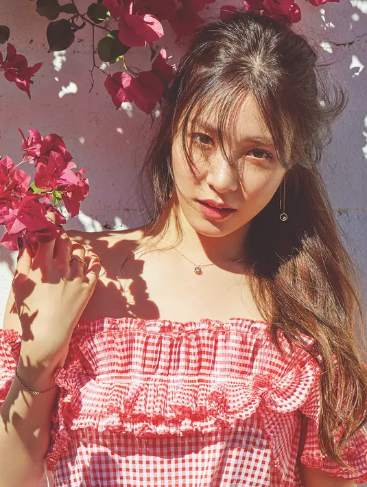 "Lagu ini bercerita tentang menunjukkan jati diri sendiri," ujar idol kelahiran 1 Agusuts 1989 ini. (Foto: instagram.com/tiffanyyoungofficial)