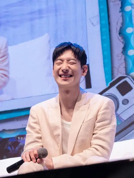 Potret Lee Je Hoon fan meeting di Indonesia. (Instagram/ leejehoon_official)