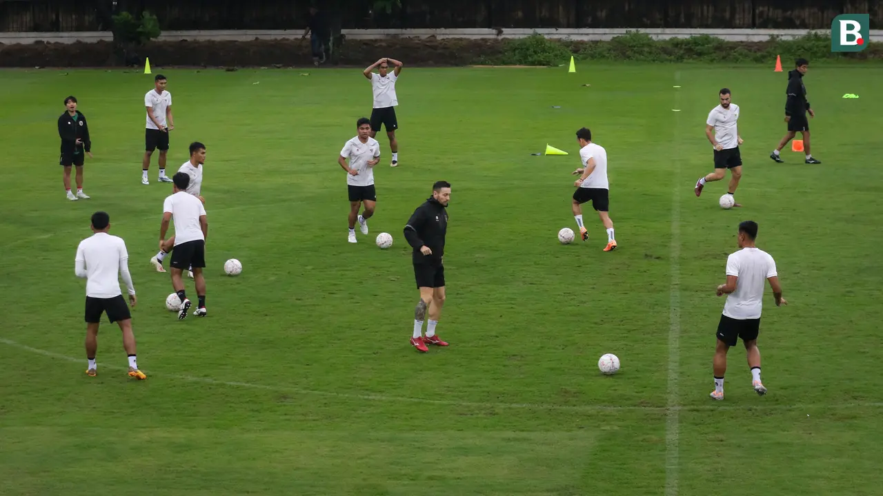 Foto: Timnas Indonesia Kena Kecoh Hujan saat Latihan Jelang Hadapi Vietnam di Piala AFF 2022, Sudah Balik tapi Ditelpon Kembali ke Lapangan
