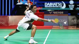 Bertanding di semifinal Indonesia Masters 2026, Alwi Farhan sukses membungkam perlawanan wakil Taiwan, Chi Yu Jen, dua set langsung dengan skor telak 21-11 dan 21-12. Tampak dalam foto, pebulu tangkis tunggal putra Indonesia, Alwi Farhan saat bertanding melawan wakil Taiwan, Chi Yu Jen pada babak semifinal Indonesia Masters 2026 di Istora Gelora Bung Karno, Senayan, Jakarta, Sabtu (24/1/2026). (Bola.com/M Iqbal Ichsan)