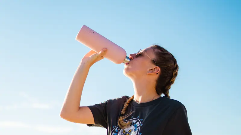 Minum Air Bisa Bantu Normalkan Tekanan Darah dan Jaga Tubuh Tetap Terhidrasi