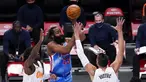 Pebasket Brooklyn Nets, James Harden, berusaha melewati pebasket Orlando Magic, Nikola Vucevic dan Dwayne Bacon pada laga NBA, Sabtu (16/1/2021). Nets menang dengan skor 122-115. (AP Photo/Mary Altaffer)