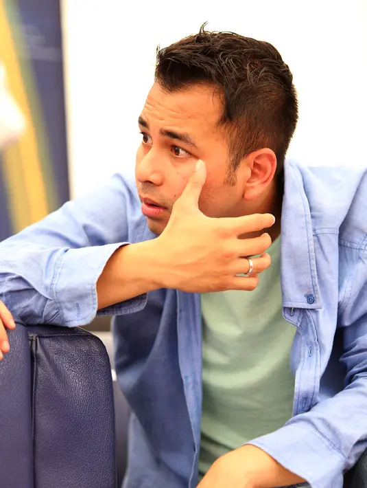 “Sudah. Sudah disiapkan juga, tapi belum. Nanti kalau sudah 2 atau 3 tahun lagi. Tunggu dia (Rafathar) gede dulu," aku Raffi Ahmad saat dijumpai di kawasan Permata Hijau, Jakarta Selatan, Senin (18/1/2016). (Andy Masela/Bintang.com)