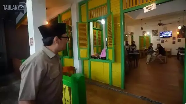 Potret Warung Makan Milik Ayah Ojak yang Berkonsep Betawi, Pakai Desain Sendiri