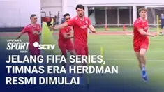 Timnas Indonesia menggelar sesi latihan jelang FIFA Series di Stadion Madya, Gelora Bung Karno, Jakarta, Selasa (24/3) sore.

Dari 15 pemain yang hadir, Elkan Baggott menjadi sosok yang paling menarik perhatian karena sudah lama absen dari skuad garu...