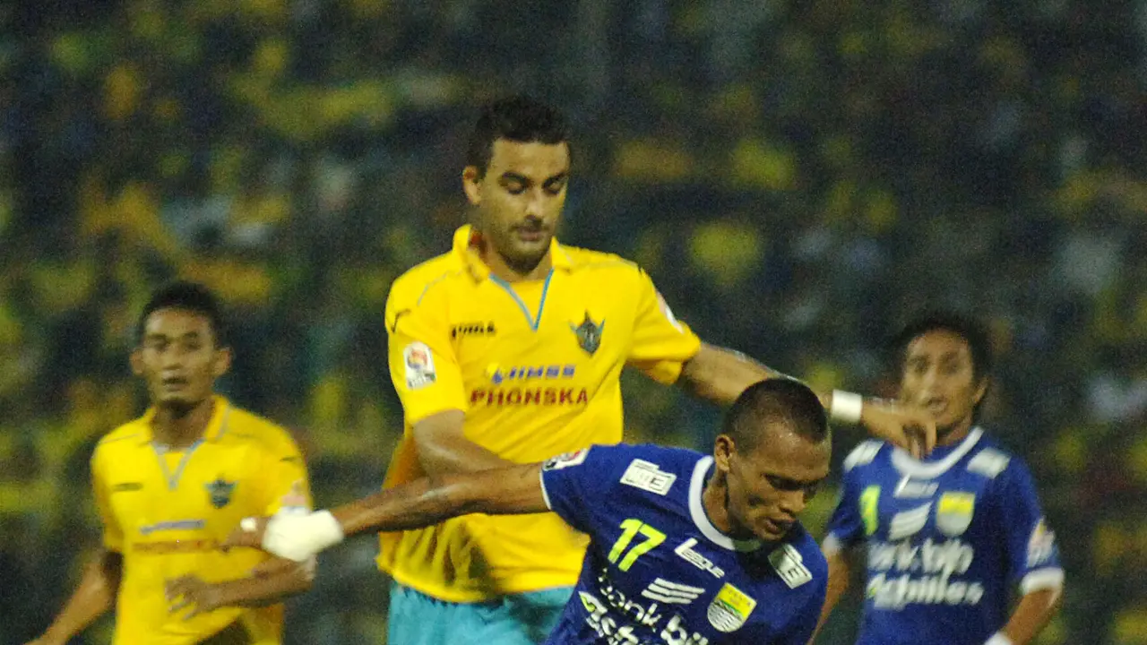 Hadapi Persib, Penampilan Gresik Amburadul