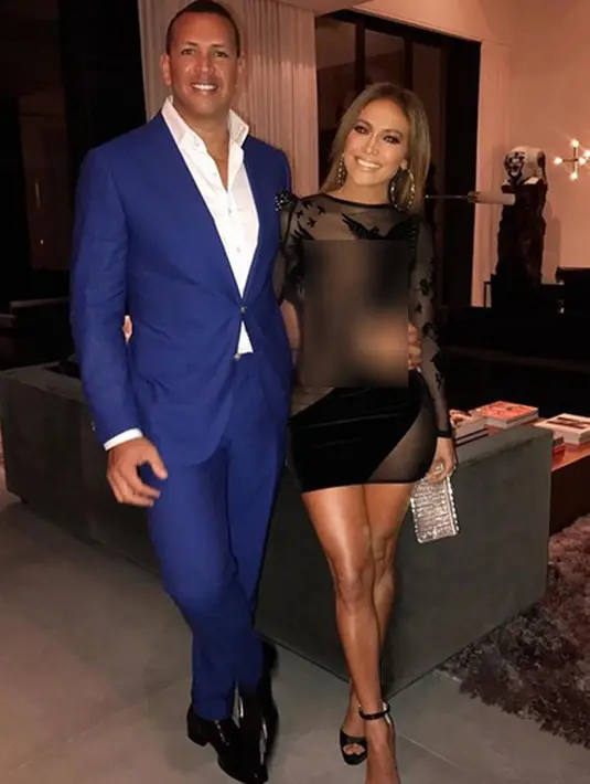 Menemukan sosok Alex, ternyata JLo bisa kembali membuka hatinya. Karena keromantisan yang ditunjukkan Alex lah yang sepertinya mampu menaklukan hati JLo yang sebelumnya pernah gagal urusan cinta. (Instagram/Jlo)