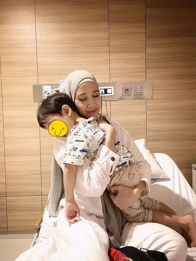 Hamil Anak Keempat, Ini 6 Potret Fanny Fabriana saat Momong Tiga Buah Hatinya