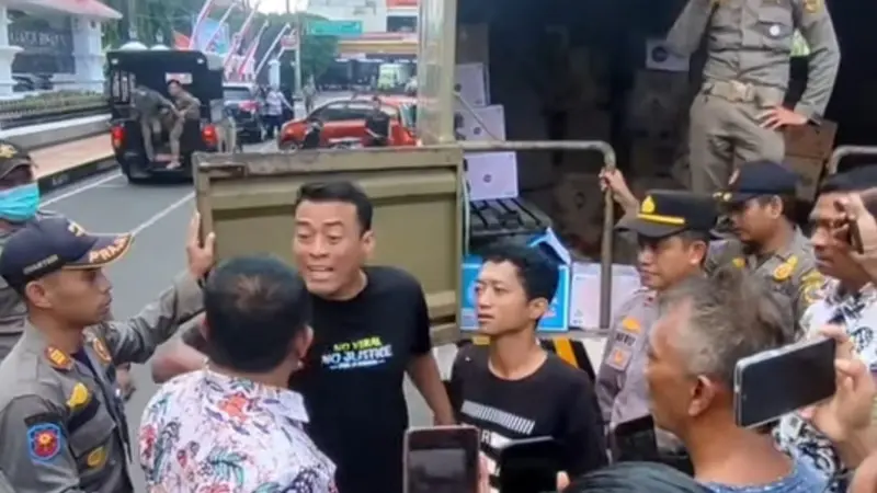 Demo di Pati Dibubarkan Satpol PP (Liputan6.com/istimewa)