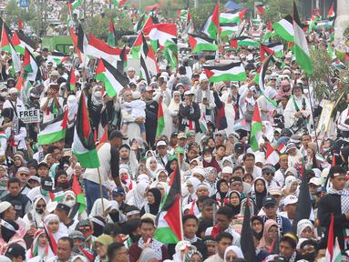 Peserta mengikuti aksi damai Depok untuk Palestina di GDC, Depok, Jawa Barat, Minggu (26/11/2023). (merdeka.com/Arie Basuki)