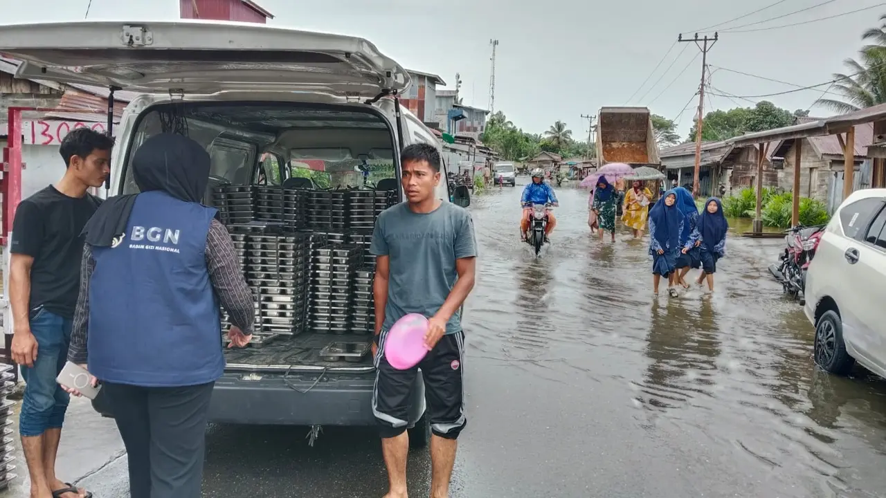 Sebanyak 173 Satuan Pelayanan Pemenuhan Gizi (SPPG) di wilayah Sumatera Utara (Sumut) mengalihkan distribusi paket Makan Bergizi Gratis (MBG) untuk warga terdampak bencana banjir dan longsor.