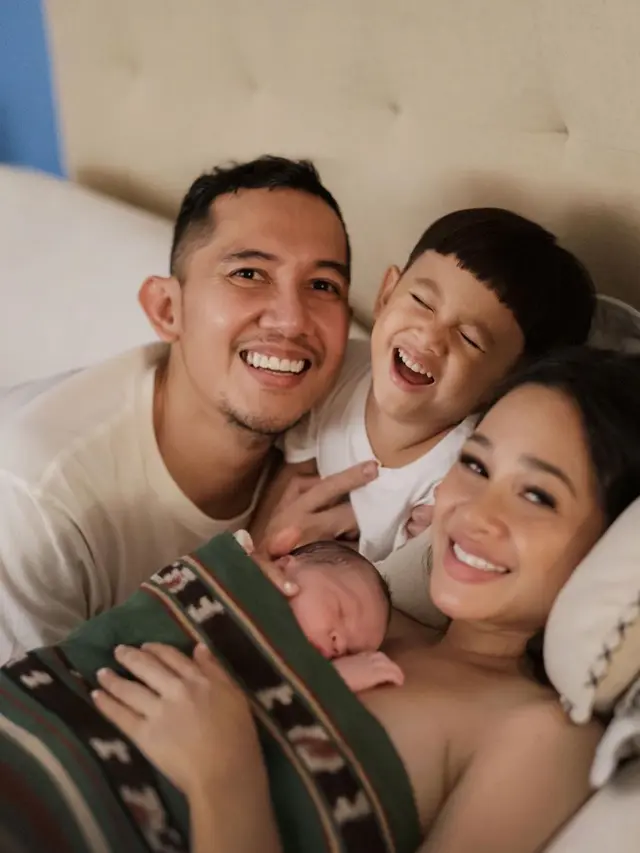7 Momen Persalinan Anak Kedua Andien, Penuh Haru Bahagia