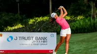 Aksi Natalia Yoko pada putaran pertama turnamen golf Indonesia Women's Open 2025 di Jakarta, Jumat (24/1/2025). (Bola.com/Dok. Indonesia Women's Open 2025)