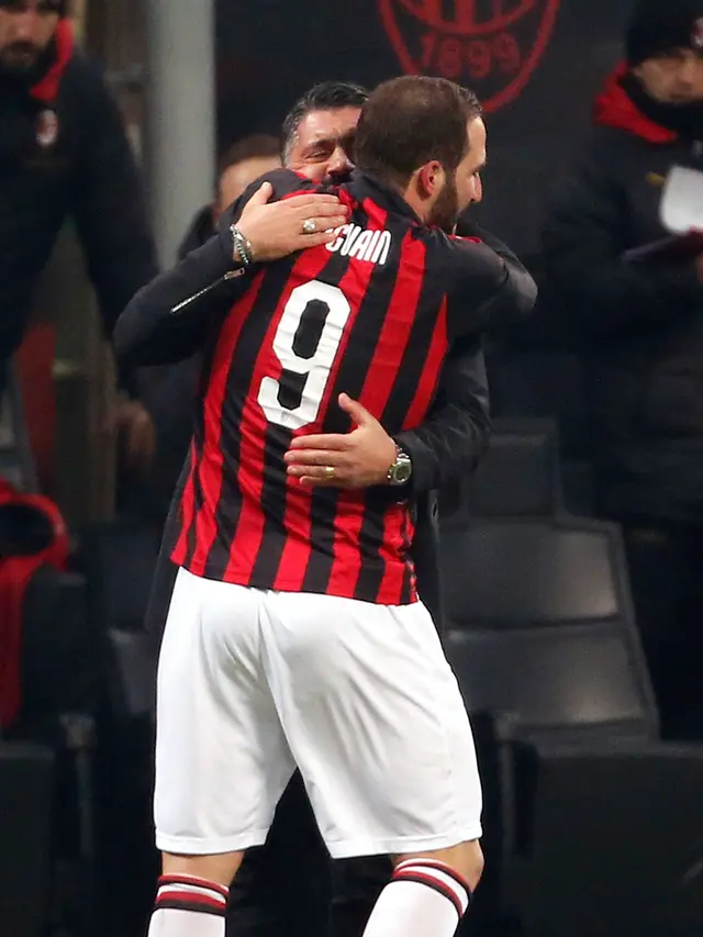 Selebrasi Higuain Usai AC Milan Taklukkan SPAL di San Siro