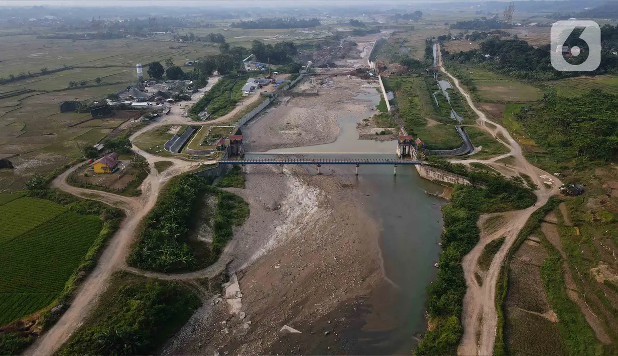 Air dari bendungan Cipamingkis ini mengalir sekitar 7.508 hektar bidang sawah antara kabupaten Bogor dan Bekasi. (merdeka.com/imam buhori)