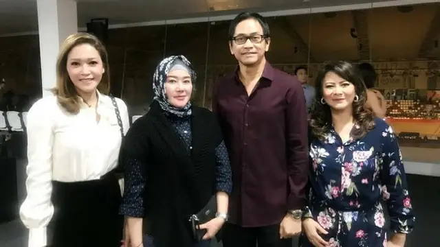 7 Potret Pinky Evianty, Kakak Maia Estianty yang Kini Berhijab